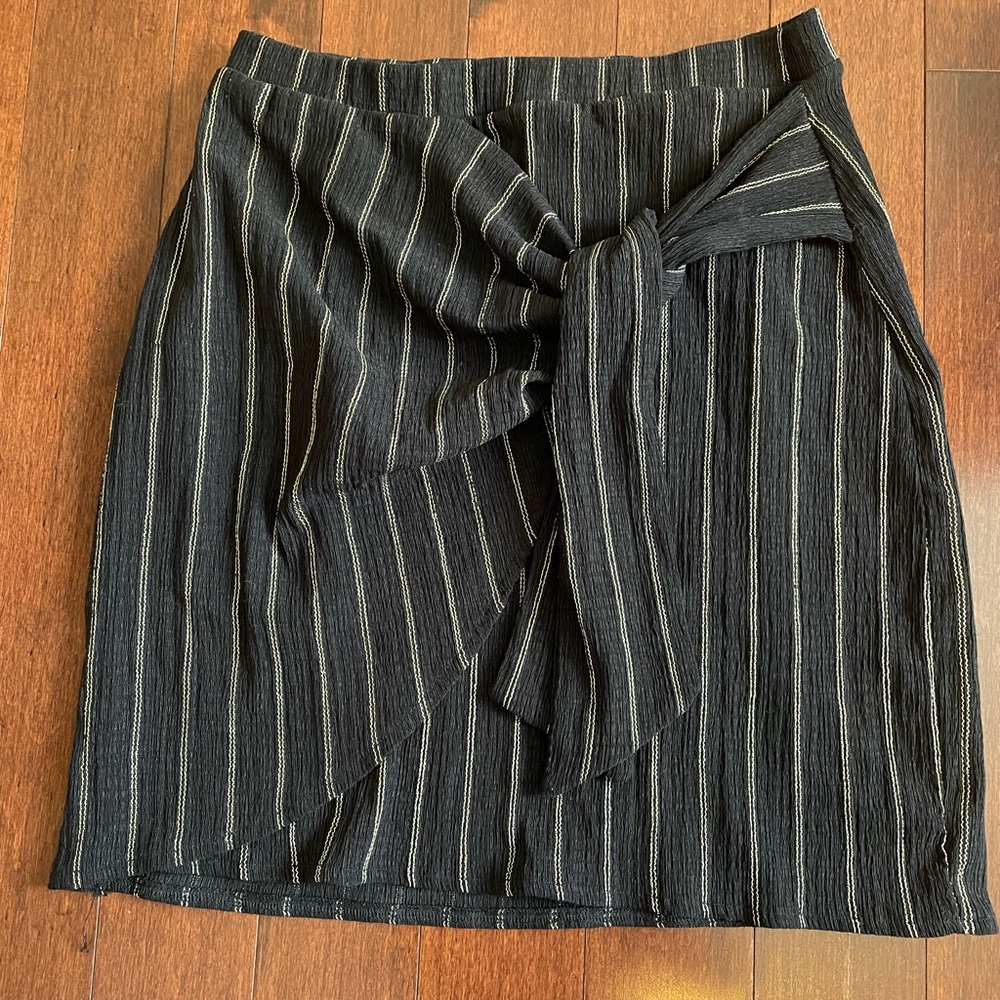 H&M - Elegant Black Striped Skirt